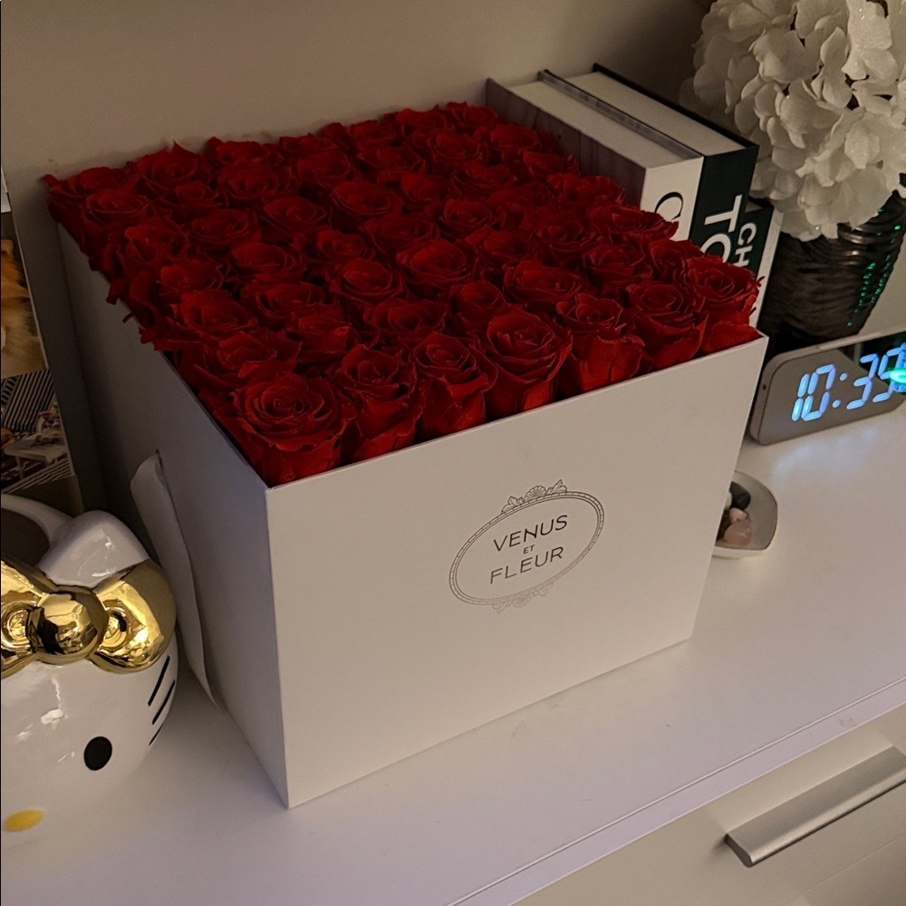 Venus Et Fleur Red Rose Square Box